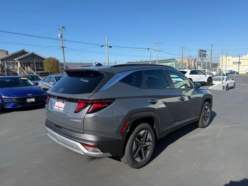 2026 Hyundai TUCSON Hybrid SEL