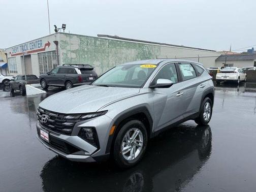 Shimmering Silver 2026 Hyundai TUCSON SE