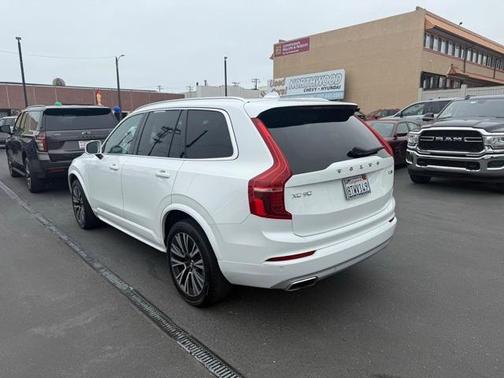 2021 Volvo XC90 T5 Momentum 7 Passenger