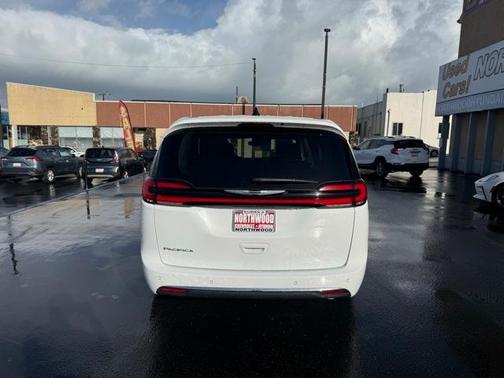 2024 Chrysler Pacifica Touring-L