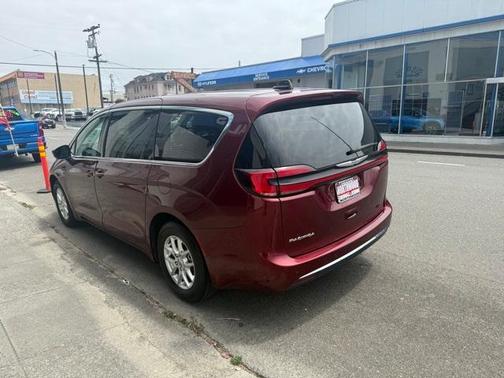 2023 Chrysler Pacifica Touring-L