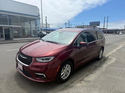 2023 Chrysler Pacifica Touring-L