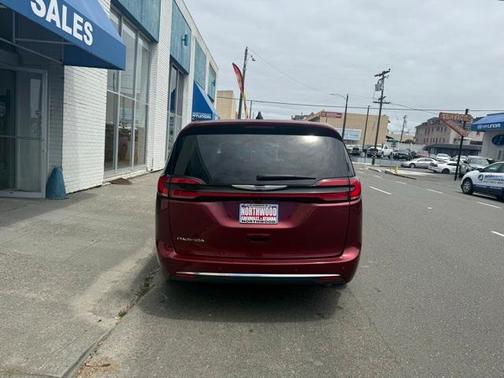 2023 Chrysler Pacifica Touring-L