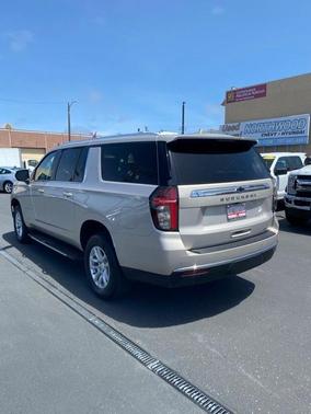 2023 Chevrolet Suburban LT