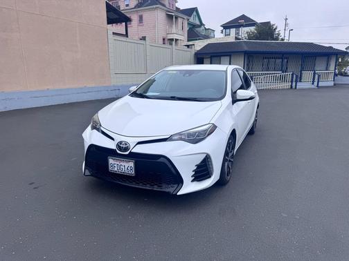 Super White 2019 Toyota Corolla SE