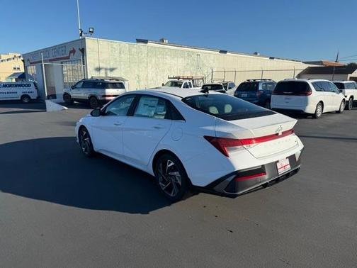 2025 Hyundai ELANTRA HEV Limited