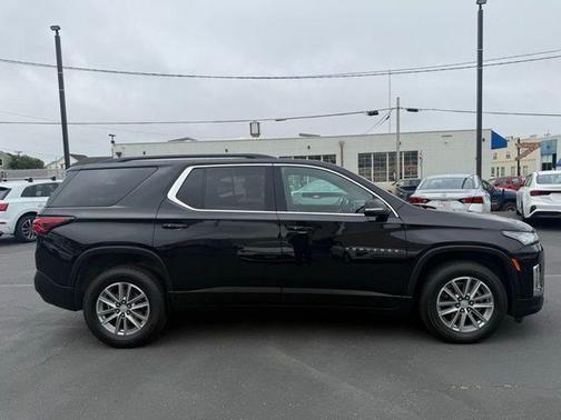 Mosaic Black Metallic 2023 Chevrolet Traverse LT Cloth
