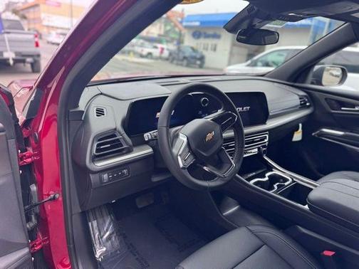 Radiant Red 2025 Chevrolet Traverse LT
