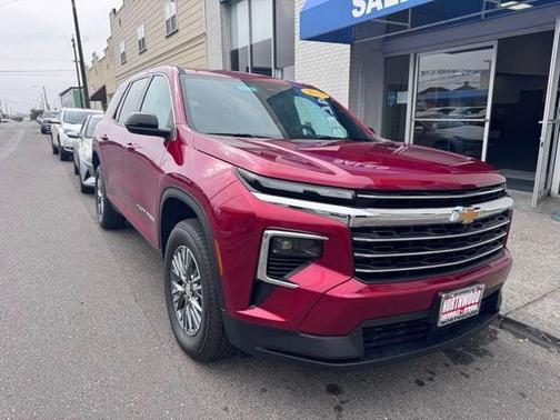 Radiant Red 2025 Chevrolet Traverse LT