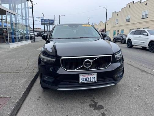 2021 Volvo XC40 T5 Momentum