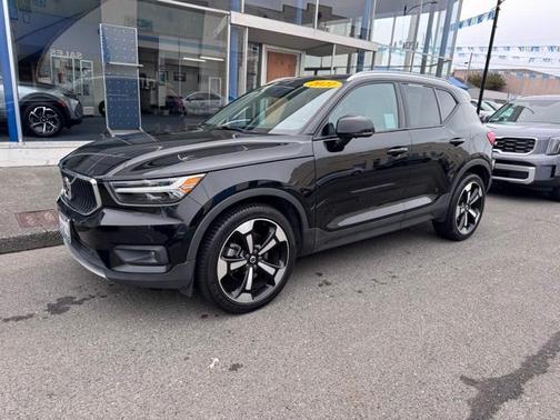 2021 Volvo XC40 T5 Momentum
