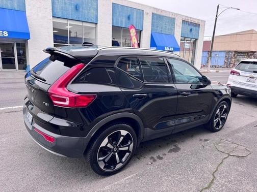 2021 Volvo XC40 T5 Momentum