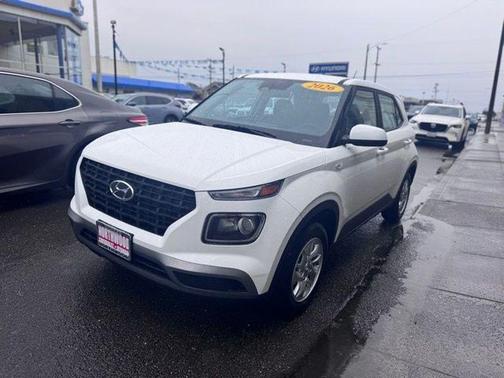 Lunar White 2026 Hyundai VENUE SE