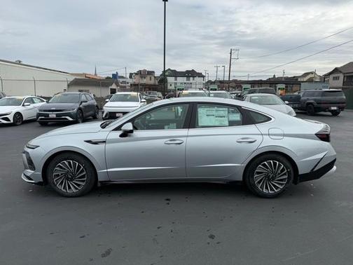 2025 Hyundai SONATA Hybrid SEL