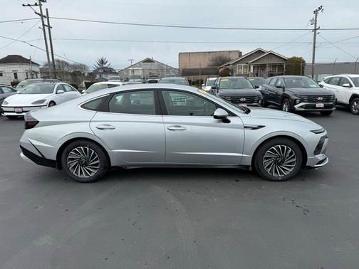 2025 Hyundai SONATA Hybrid SEL