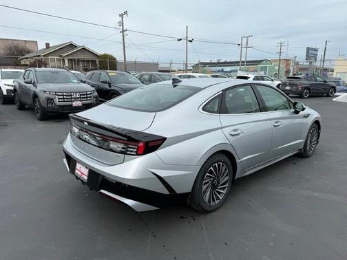 2025 Hyundai SONATA Hybrid SEL