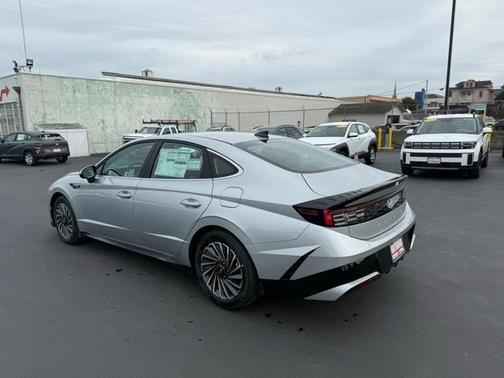 2025 Hyundai SONATA Hybrid SEL