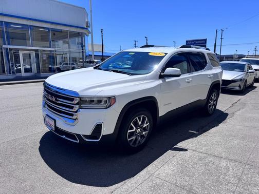 Summit White 2023 GMC Acadia SLT