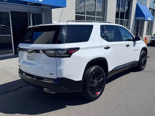 Summit White 2019 Chevrolet Traverse Premier