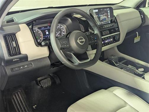 2025 Nissan Pathfinder SL 4WD
