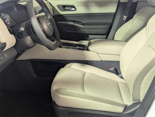2025 Nissan Pathfinder SL 4WD