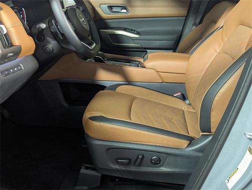 2025 Nissan Pathfinder Platinum 4WD