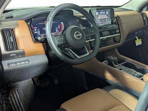 2025 Nissan Pathfinder Platinum 4WD