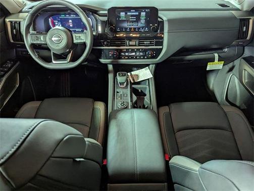 2025 Nissan Pathfinder Platinum 4WD