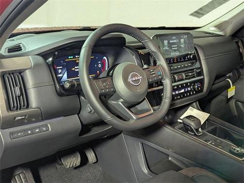 2025 Nissan Pathfinder Platinum 4WD