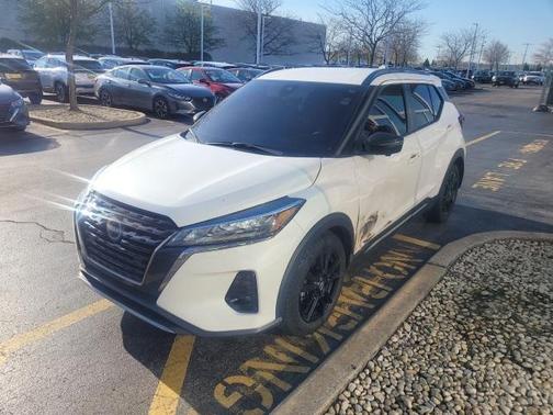2023 Nissan Kicks SR