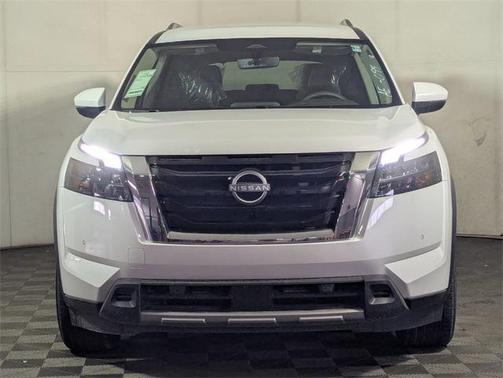 2025 Nissan Pathfinder SL 4WD