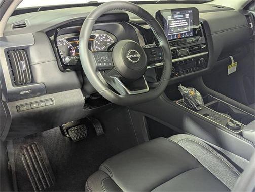 2025 Nissan Pathfinder SL 4WD