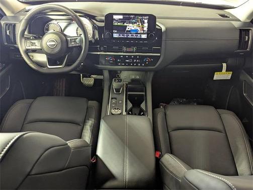2025 Nissan Pathfinder SL 4WD