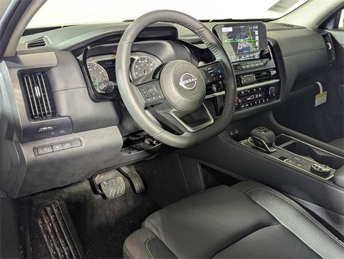 2025 Nissan Pathfinder SL 4WD