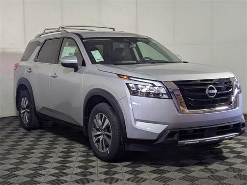 2025 Nissan Pathfinder SL 4WD