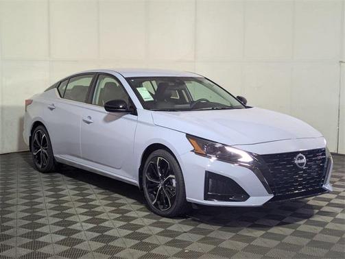 2025 Nissan Altima SR FWD