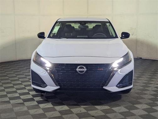 2025 Nissan Altima SR FWD