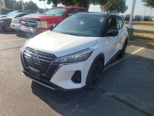 2023 Nissan Kicks SR