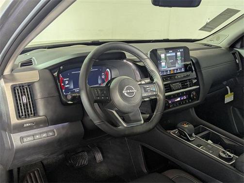 2025 Nissan Pathfinder Platinum 4WD
