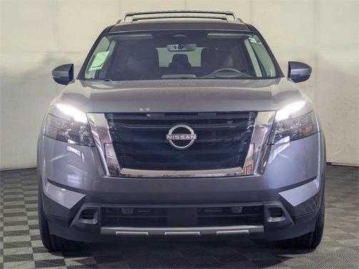 2025 Nissan Pathfinder Platinum 4WD