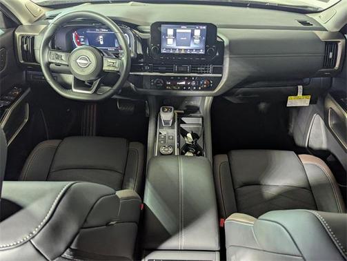 2025 Nissan Pathfinder Platinum 4WD