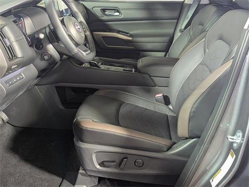 2025 Nissan Pathfinder Platinum 4WD