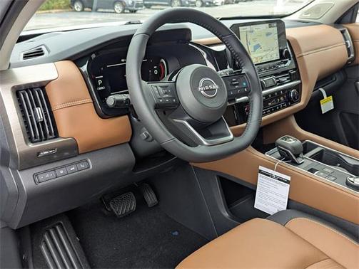 2025 Nissan Pathfinder Platinum 4WD