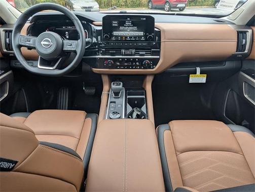 2025 Nissan Pathfinder Platinum 4WD