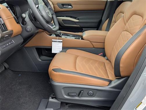 2025 Nissan Pathfinder Platinum 4WD