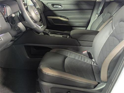 2025 Nissan Pathfinder Platinum 4WD