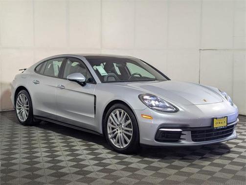 2018 Porsche Panamera 4