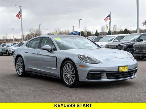 2018 Porsche Panamera 4