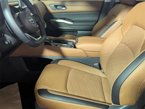 2025 Nissan Pathfinder Platinum 4WD