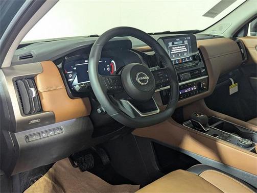2025 Nissan Pathfinder Platinum 4WD